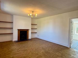 Living room- click for photo gallery